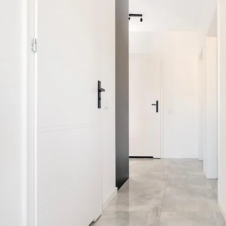 Kopcinskiego - Z Parkingiem I Dwoma Lazienkami * ウッチ