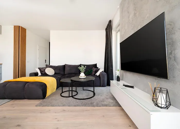 Kopcinskiego - Z Parkingiem I Dwoma Lazienkami *