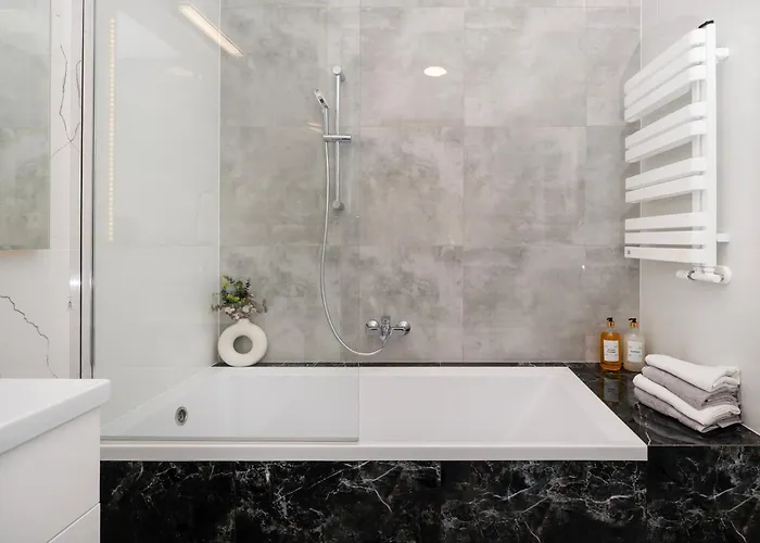 Kopcinskiego - Z Parkingiem I Dwoma Lazienkami Daire Łódź