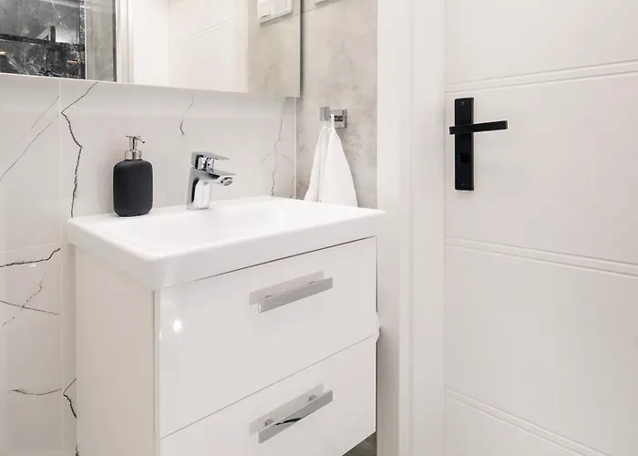 شقة Kopcinskiego - Z Parkingiem I Dwoma Lazienkami وودج