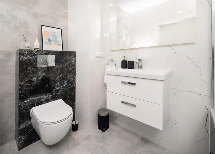 Kopcinskiego - Z Parkingiem I Dwoma Lazienkami