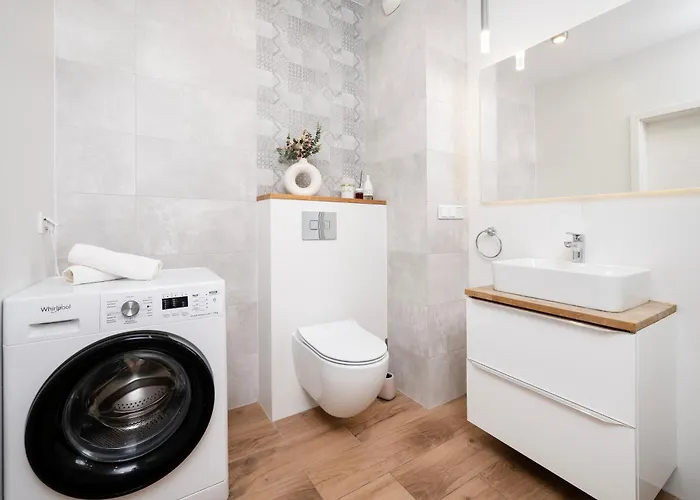 Kopcinskiego - Z Parkingiem I Dwoma Lazienkami