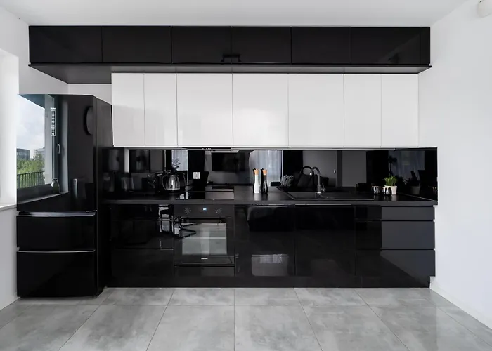 Kopcinskiego - Z Parkingiem I Dwoma Lazienkami *