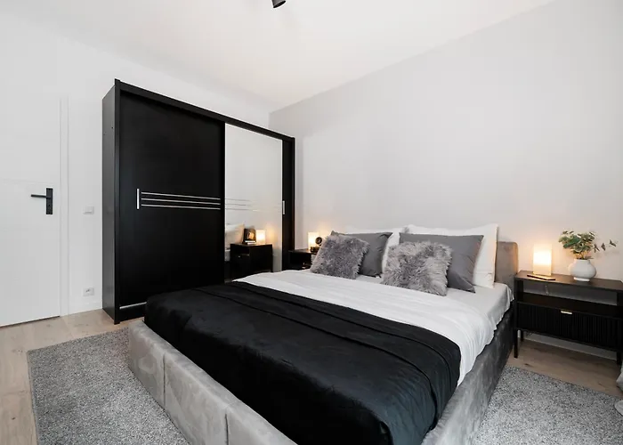 Kopcinskiego - Z Parkingiem I Dwoma Lazienkami